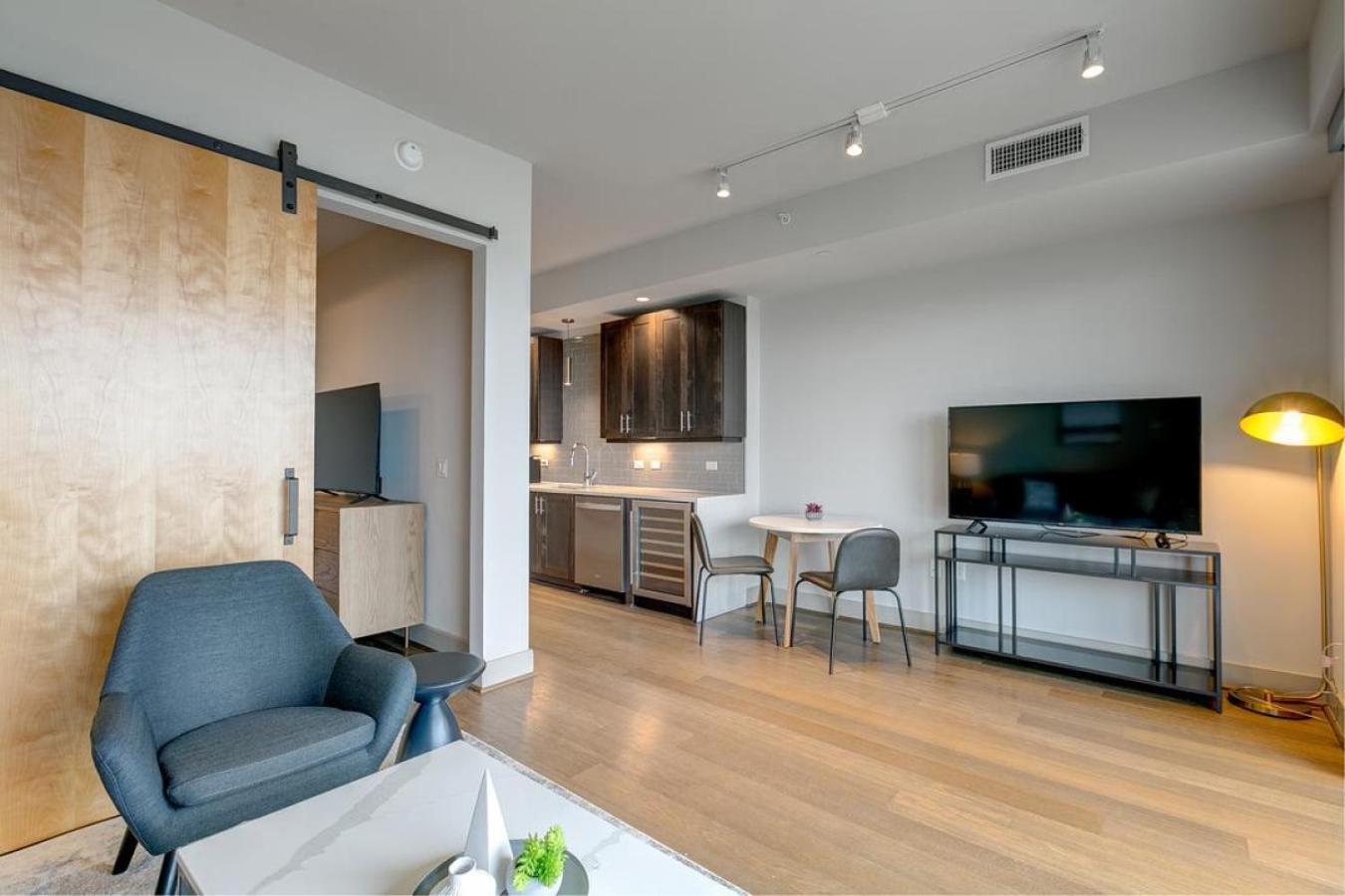 Landing - Modern Apartment With Amazing Amenities Dallas Exterior photo